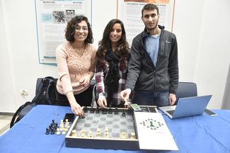 סטודנטים בטכניון פיתחו לוח מיוחד ללימוד שחמט