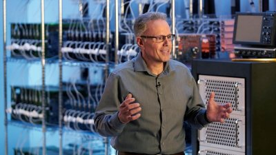  ג'וני סרוג'י, בוגר הפקולטה, מונה למנהל החומרה הראשי (Chief Hardware Officer) ולמספר 2 בחברת Apple העולמית